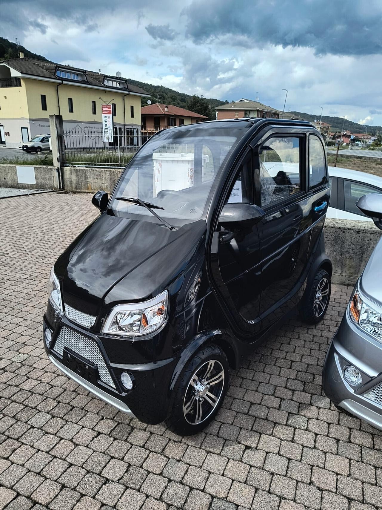 MINI AUTO DISABILI SCOOTER CABINATO ANZIANI