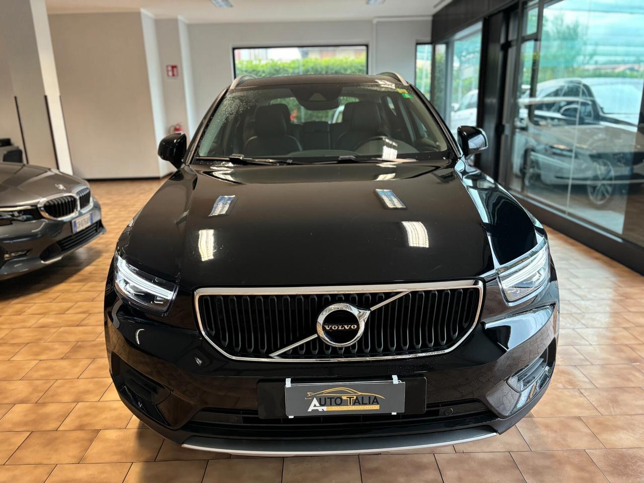 Volvo XC40 2.0 d3 Momentum*TAGLIANDI CERTIFICATI VOVLO*