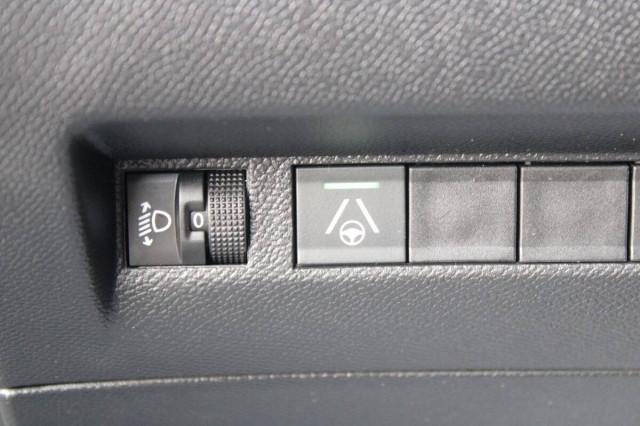 Peugeot 2008 1.2 Allure s&s 130cv eat8 con Navigatore e Carplay