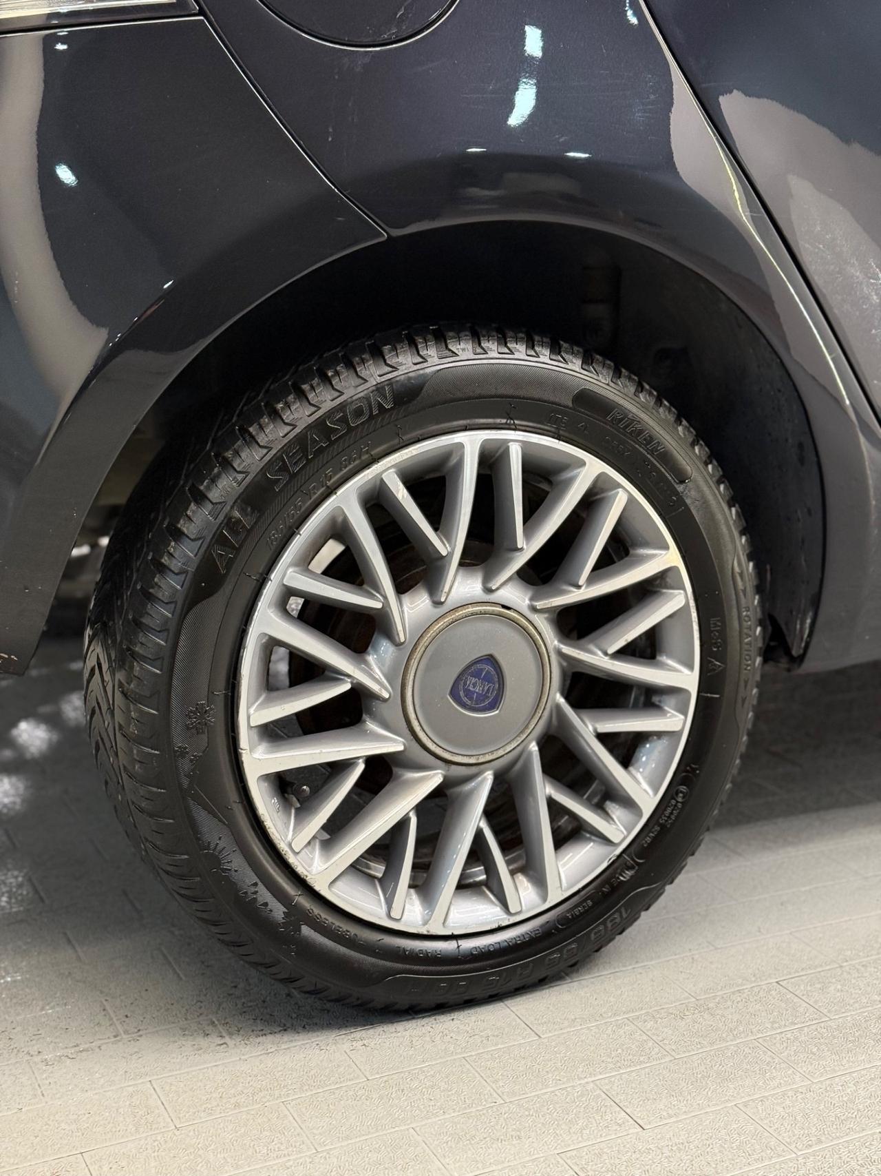 Lancia Ypsilon 0.9 TwinAir 85 CV 5 porte S&S Platinum