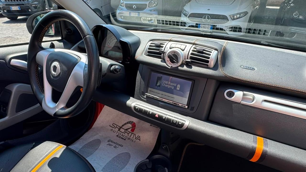 Smart fortwo cabrio SERVOSTERZO 1.0 mhd 84cv FLASH LIGHT NAVIGATORE PELLE NERA