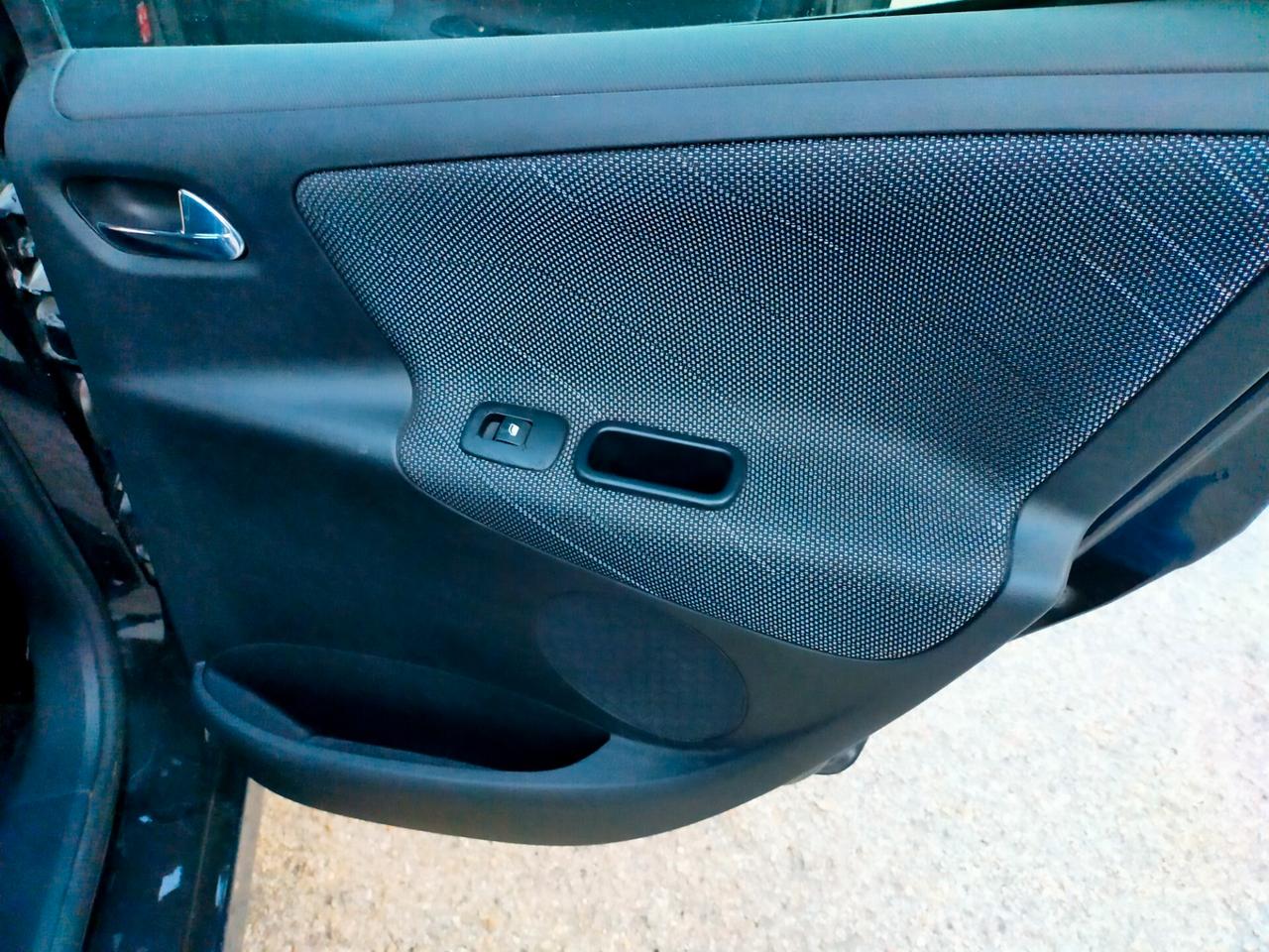 Peugeot 207 1.6 hdi XS 5p adatta per neopatentati