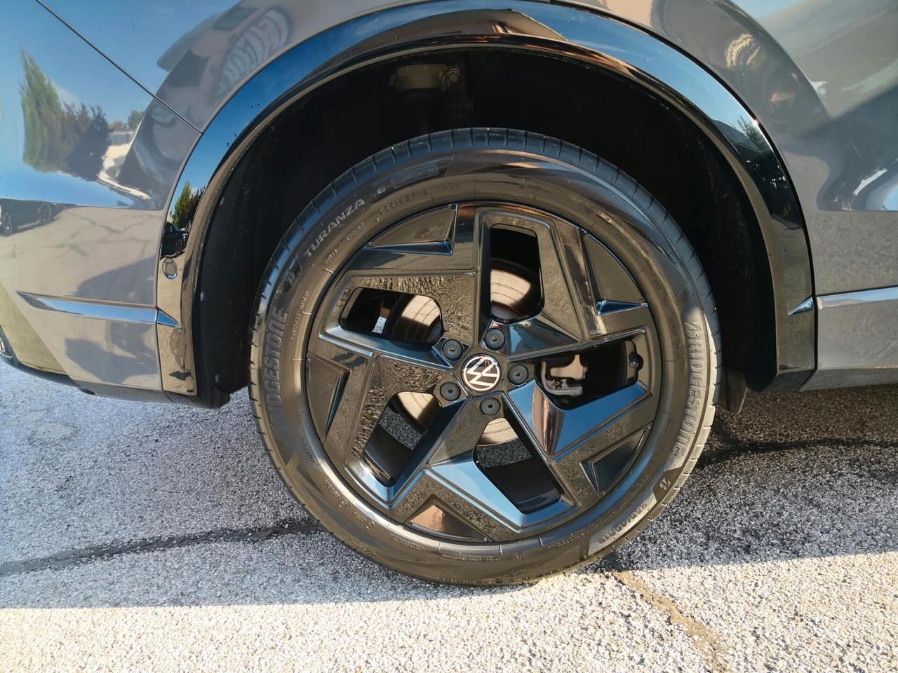 Volkswagen Tiguan 2.0 TDI 150 CV DSG R-Line ***TELECAMERA***SEDILI MASSAGGIANTI***