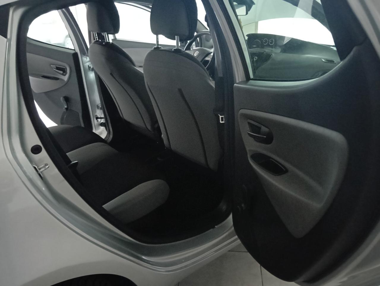 Lancia Ypsilon 1.2 69 CV 5 porte S&S Silver