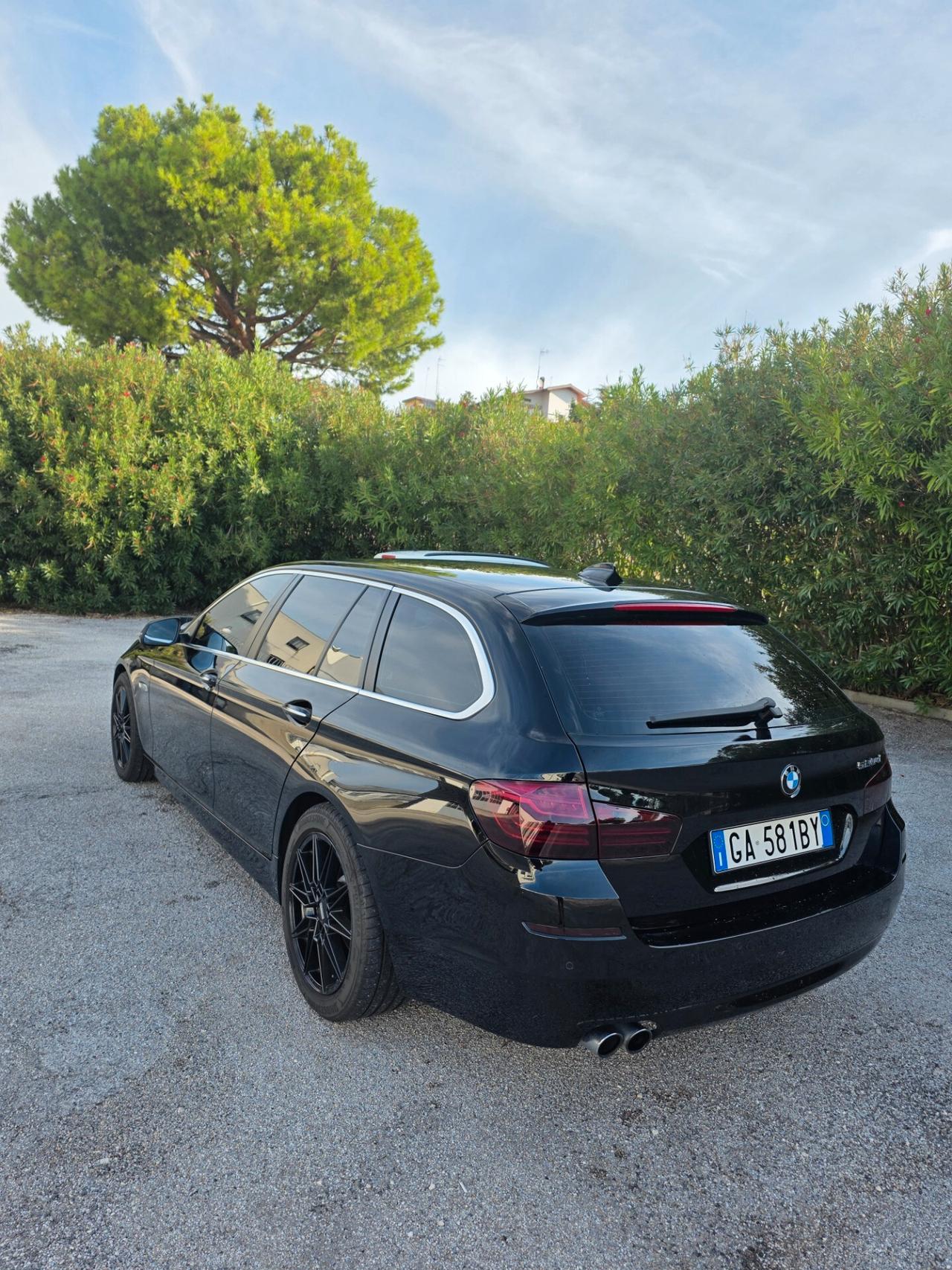Bmw 520 M sport 2.0 disel 179000 km anno 2015 in perfetto stato tagliando appena eseguito bollo paga