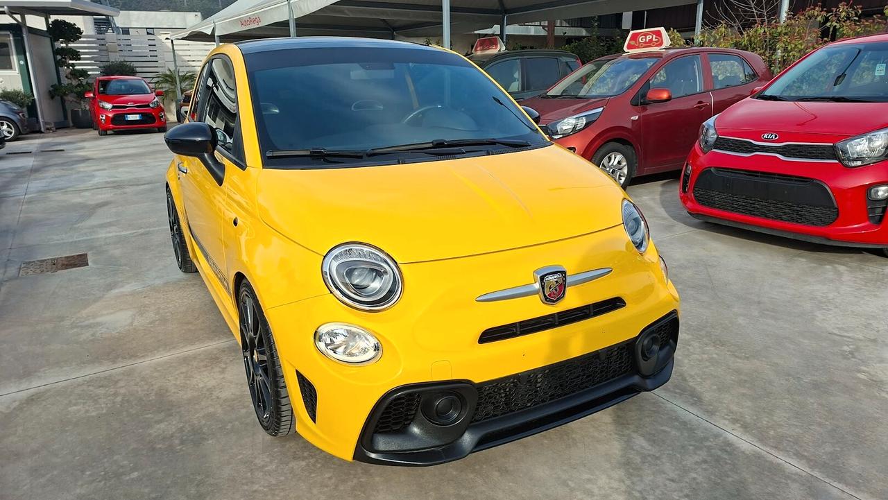 Abarth 595 1.4 Turbo T-Jet 165 CV con tetto apribile