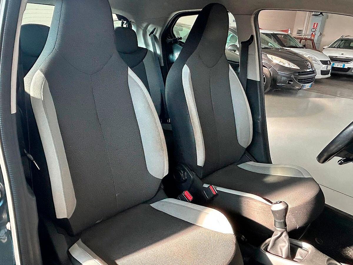 Toyota Aygo 1.0 VVT-i 69 CV 5 porte x-play