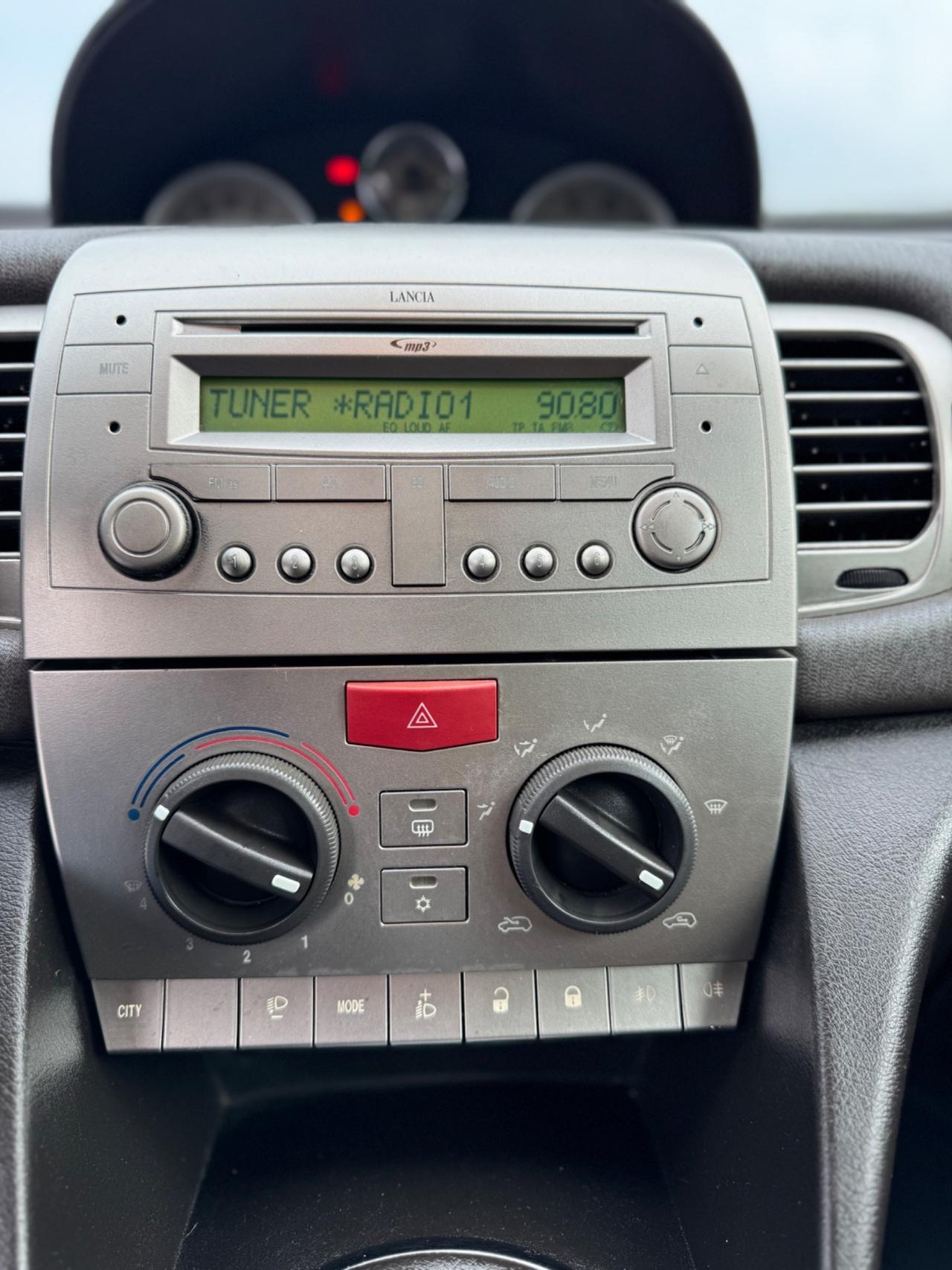 Lancia Ypsilon 1.3 MJT 90 CV ORO