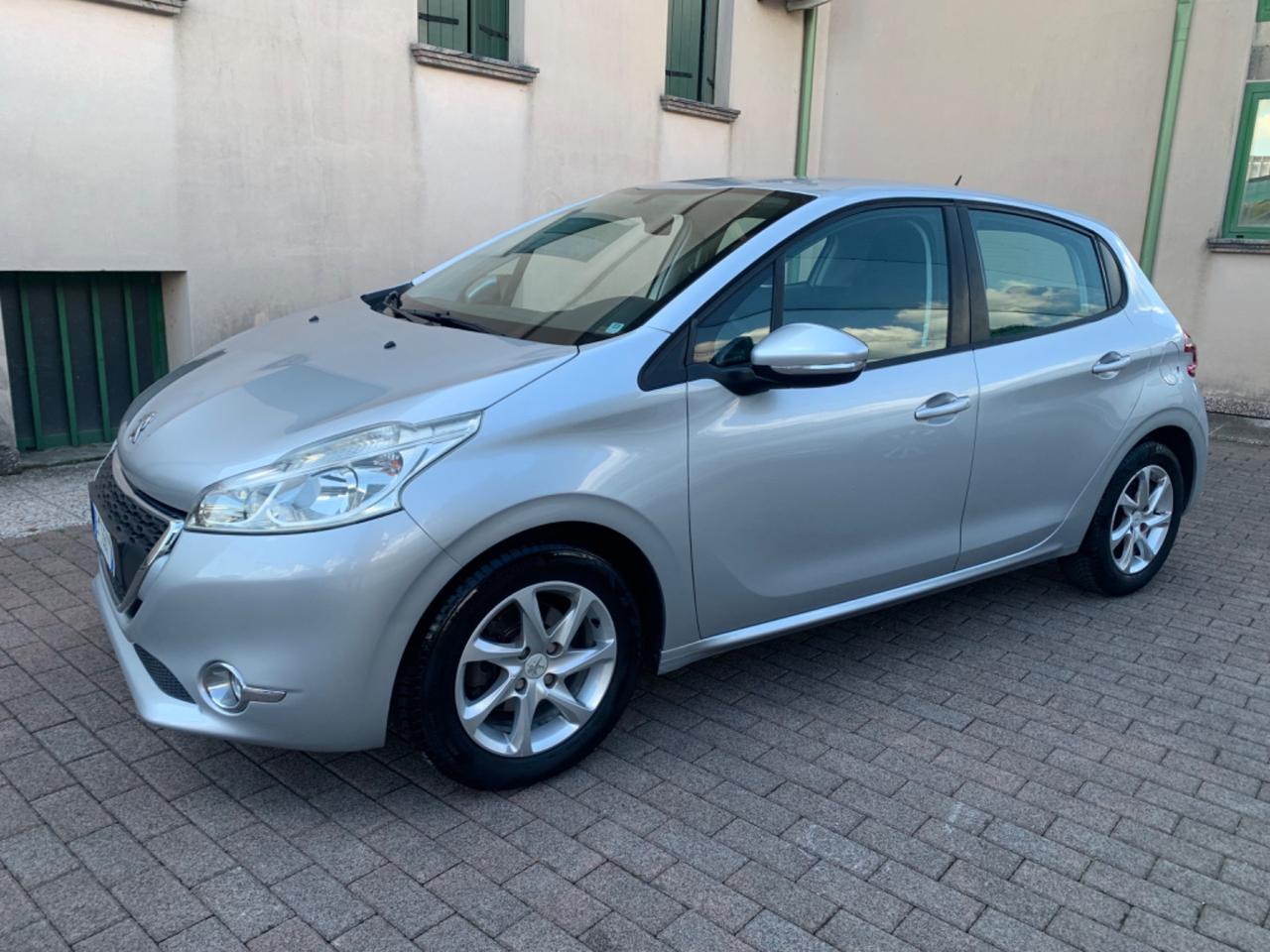 Peugeot 208 1.2 VTi 82 CV 5 porte Allure