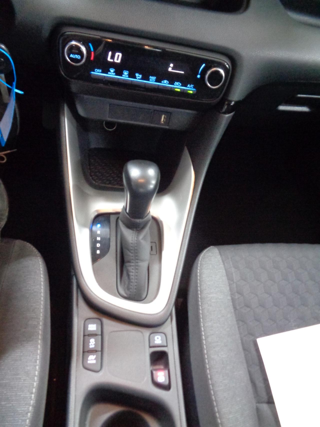 Toyota Yaris 1.5 Hybrid 5 porte Business NEO PATENTATI