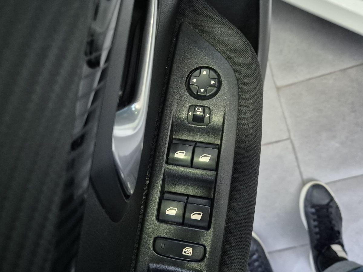 PEUGEOT - 208 - BlueHDi 100 S&S 5p. Allure