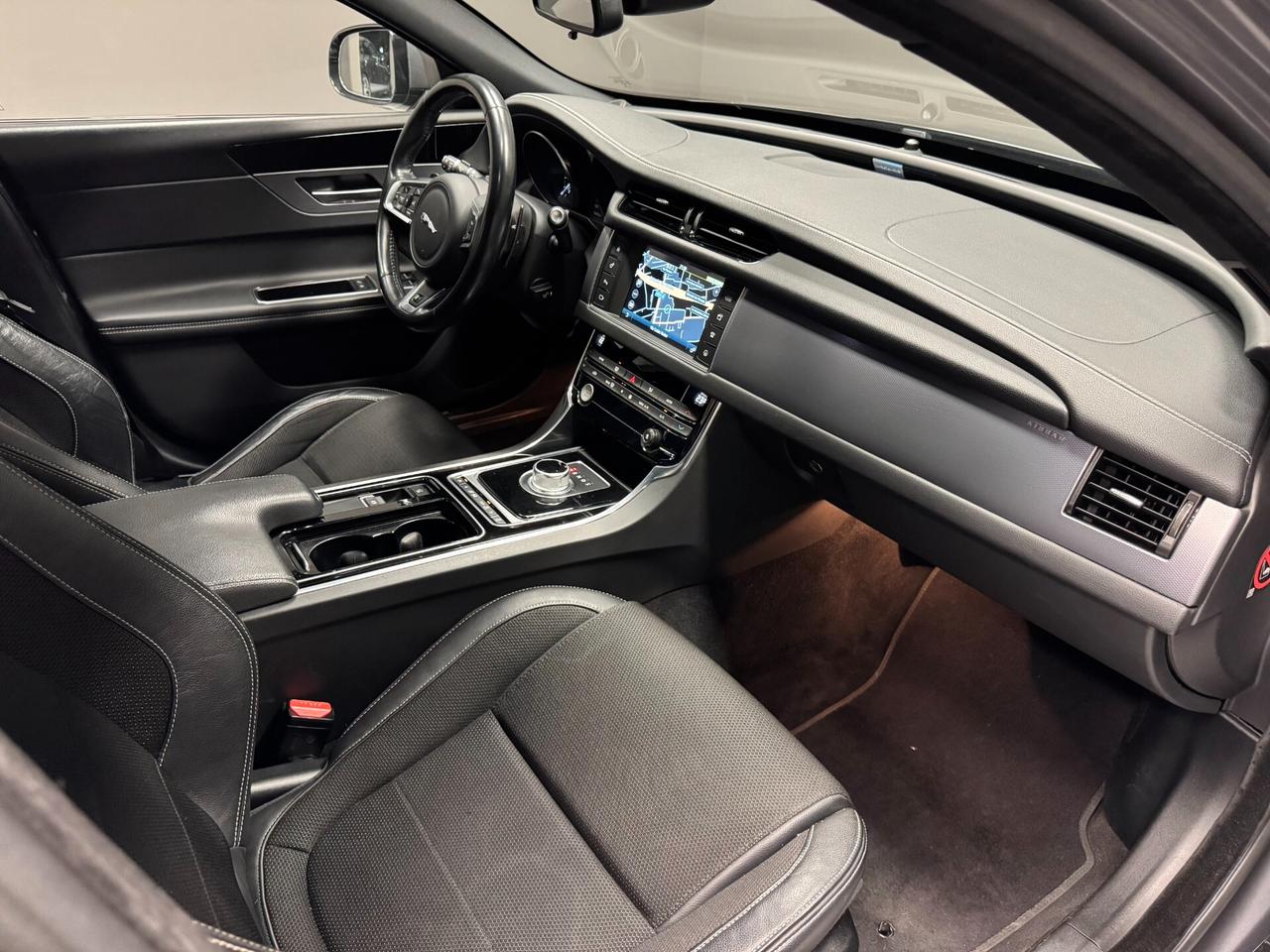 Jaguar XF 2.0 D 180 CV aut. R-Sport