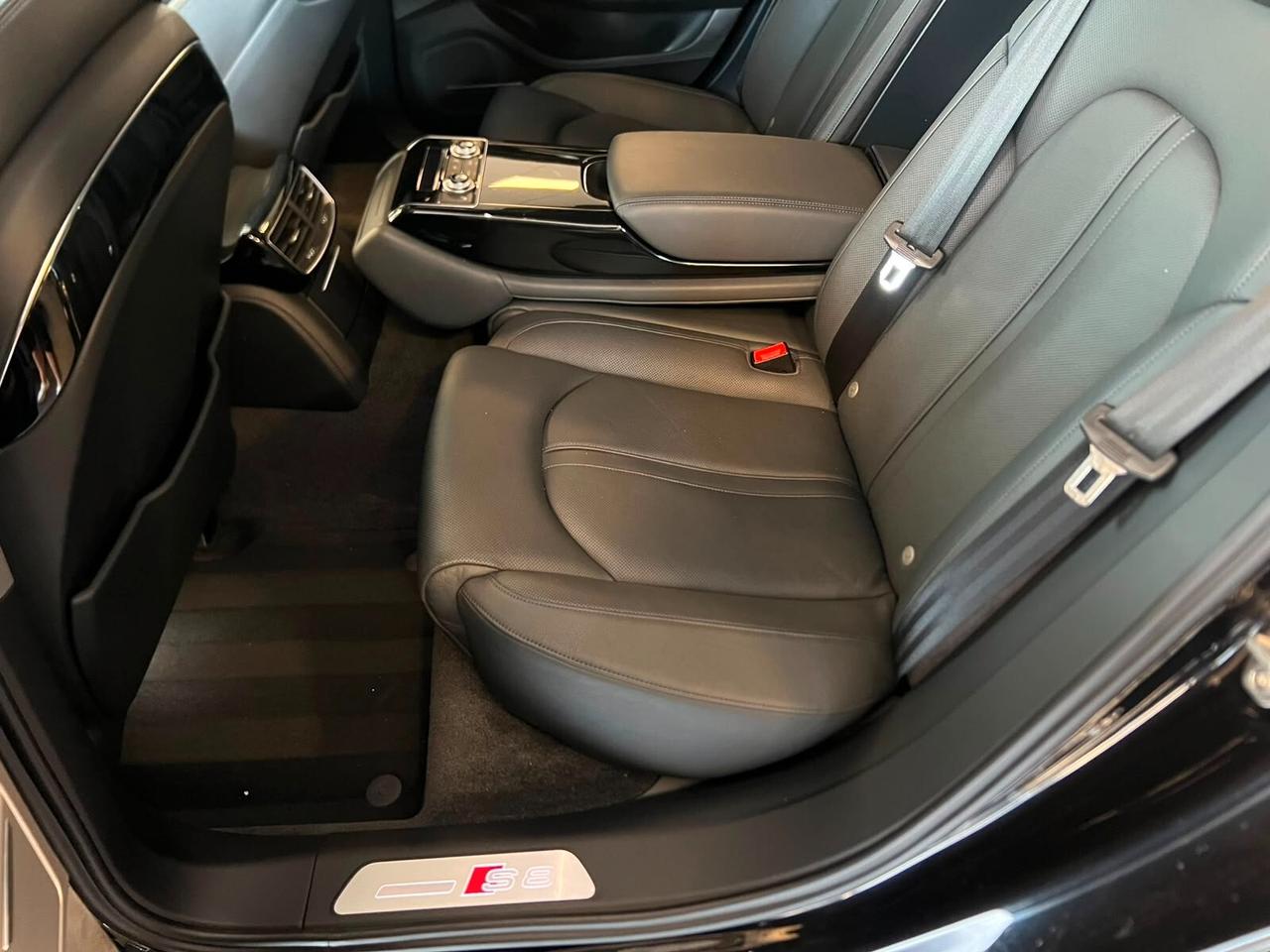 Audi A8 S8 4.0 TFSI quattro tiptronic plus
