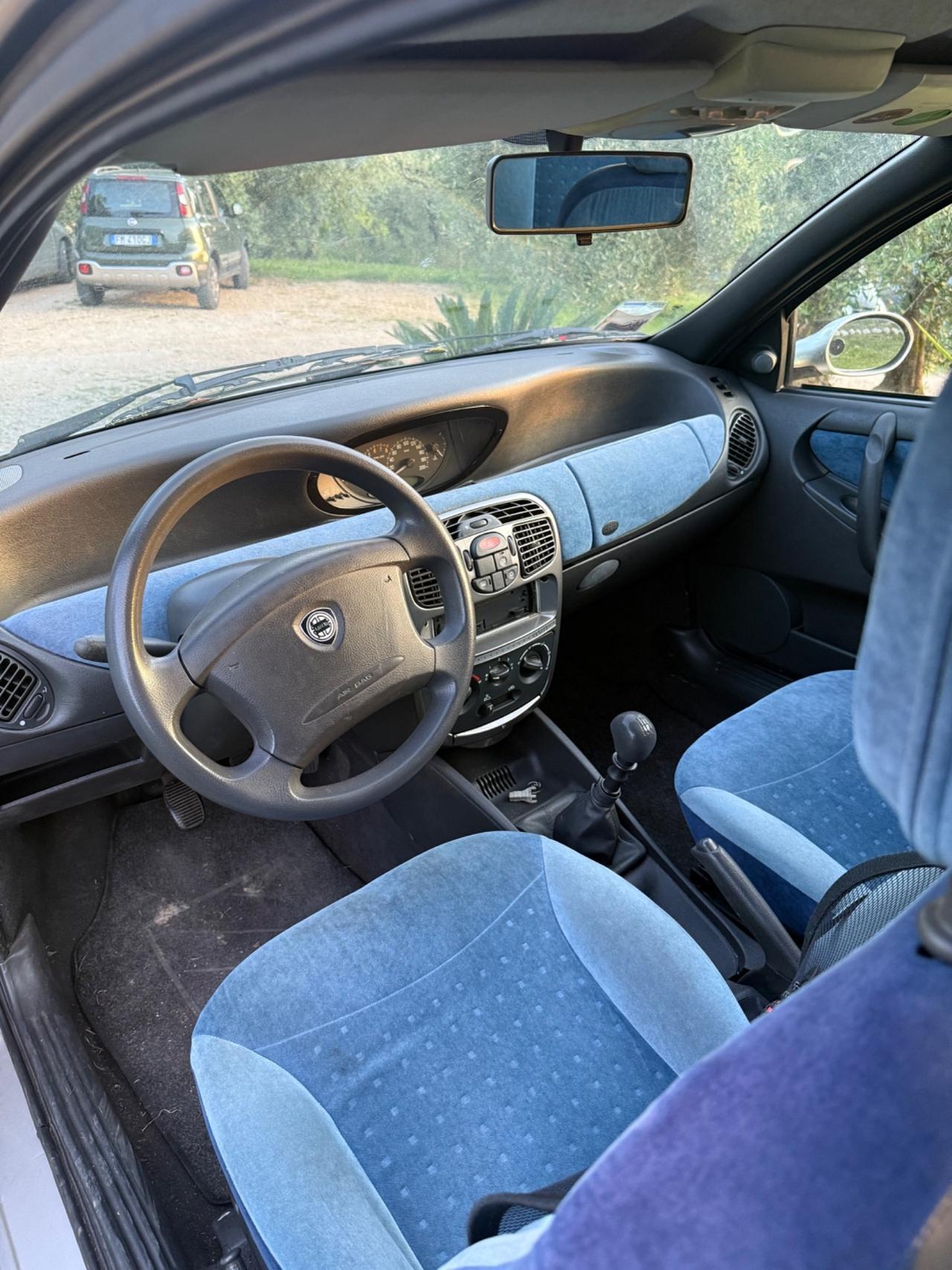 Lancia Ypsilon 1.2 16V Platino