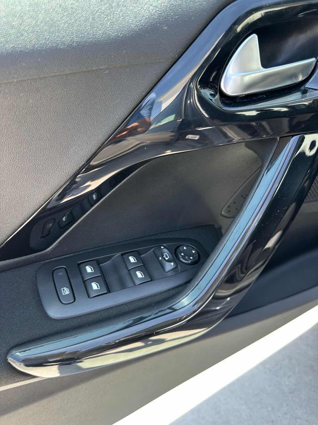 PEUGEOT 208 1° serie PureTech 82 Stop&Start 5 porte Signature
