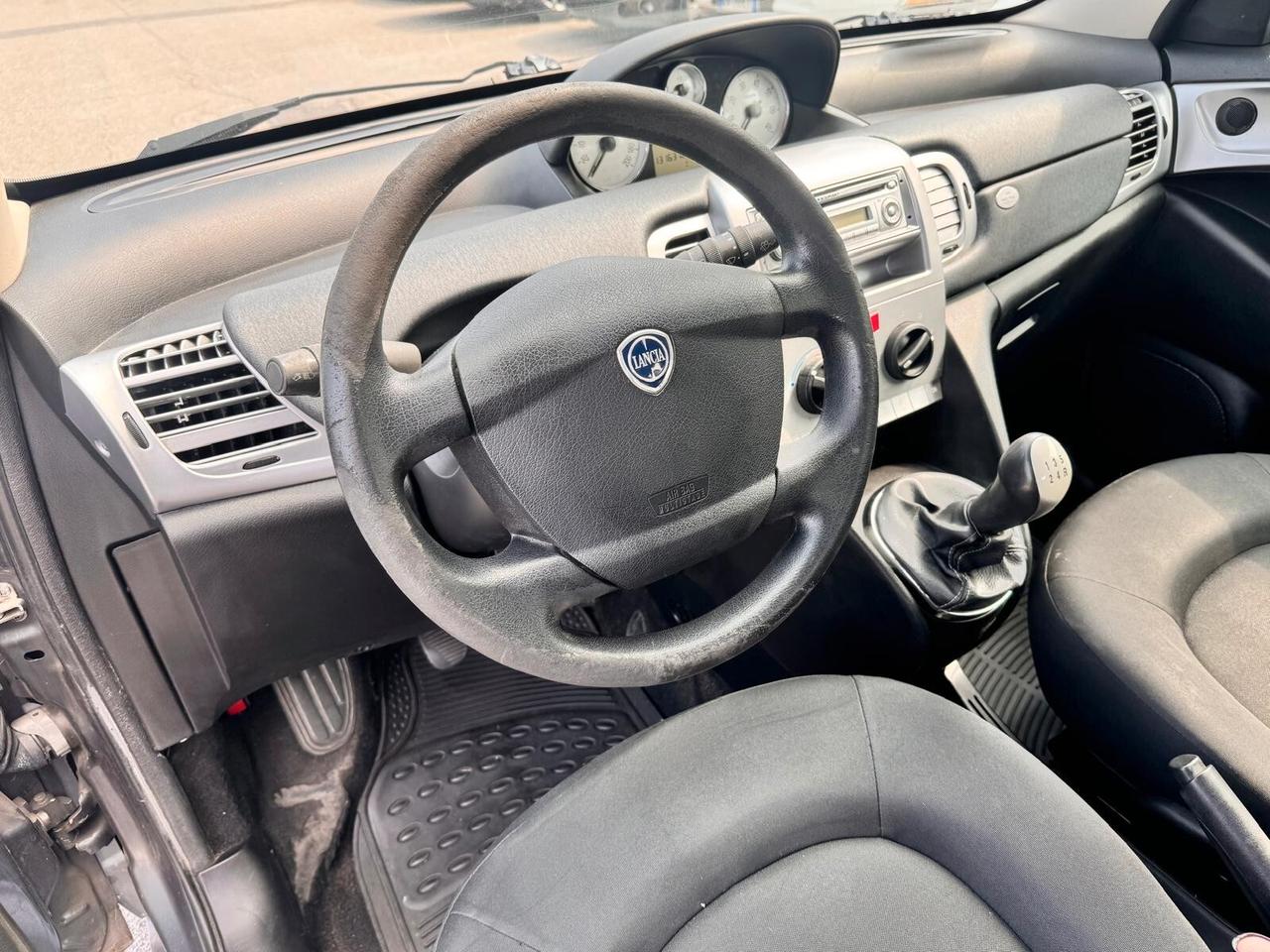 Lancia Ypsilon 1.3 MJT 75 CV New Oro