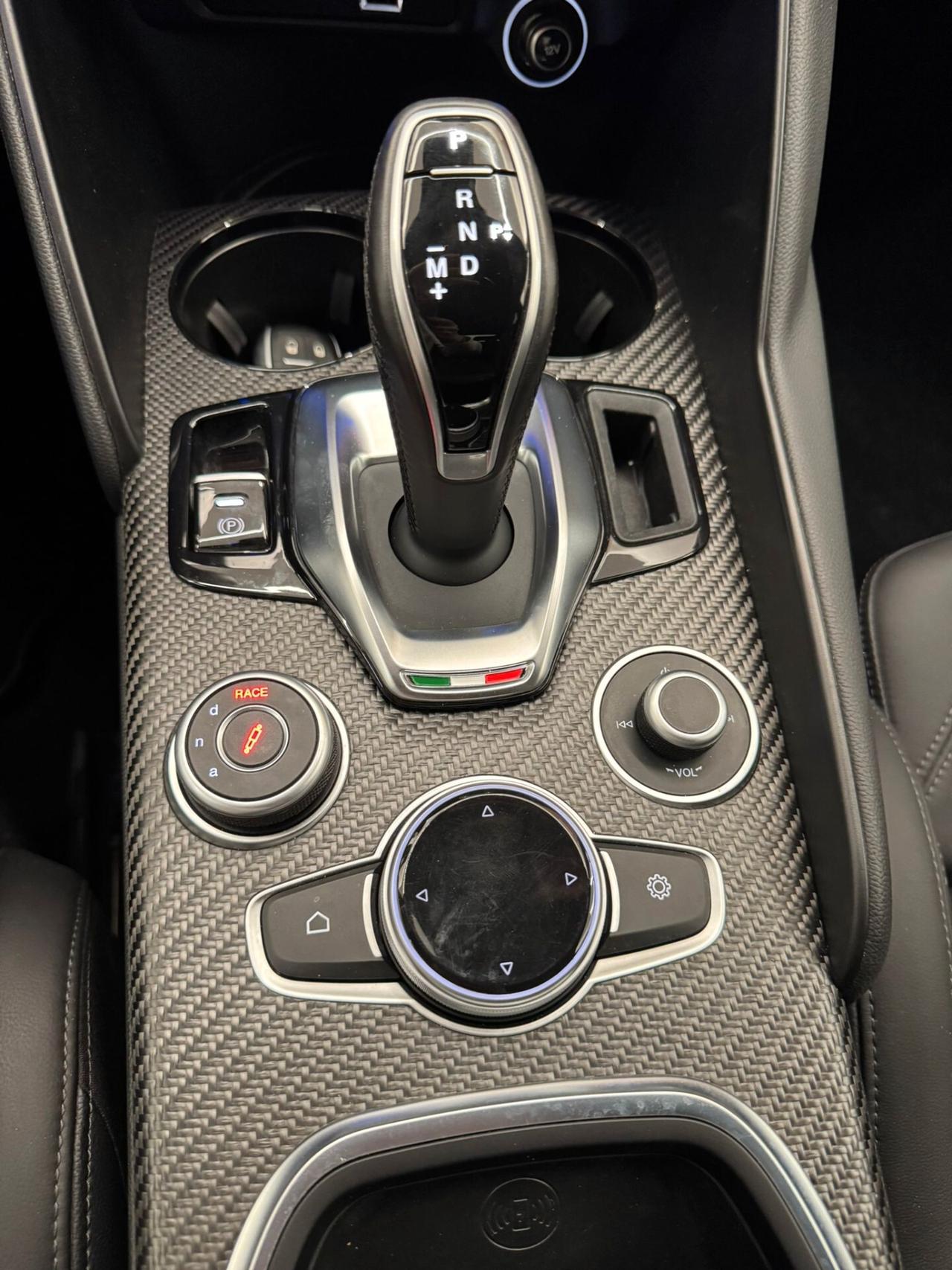 Alfa Romeo Giulia 2.9 V6 Bi-Turbo AT8 Quadrifoglio