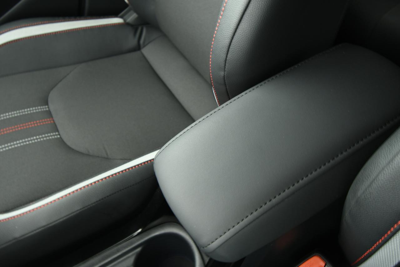 TOYOTA Corolla 2.0h GR Sport cvt CAMERA+ACC+APP CONNECT