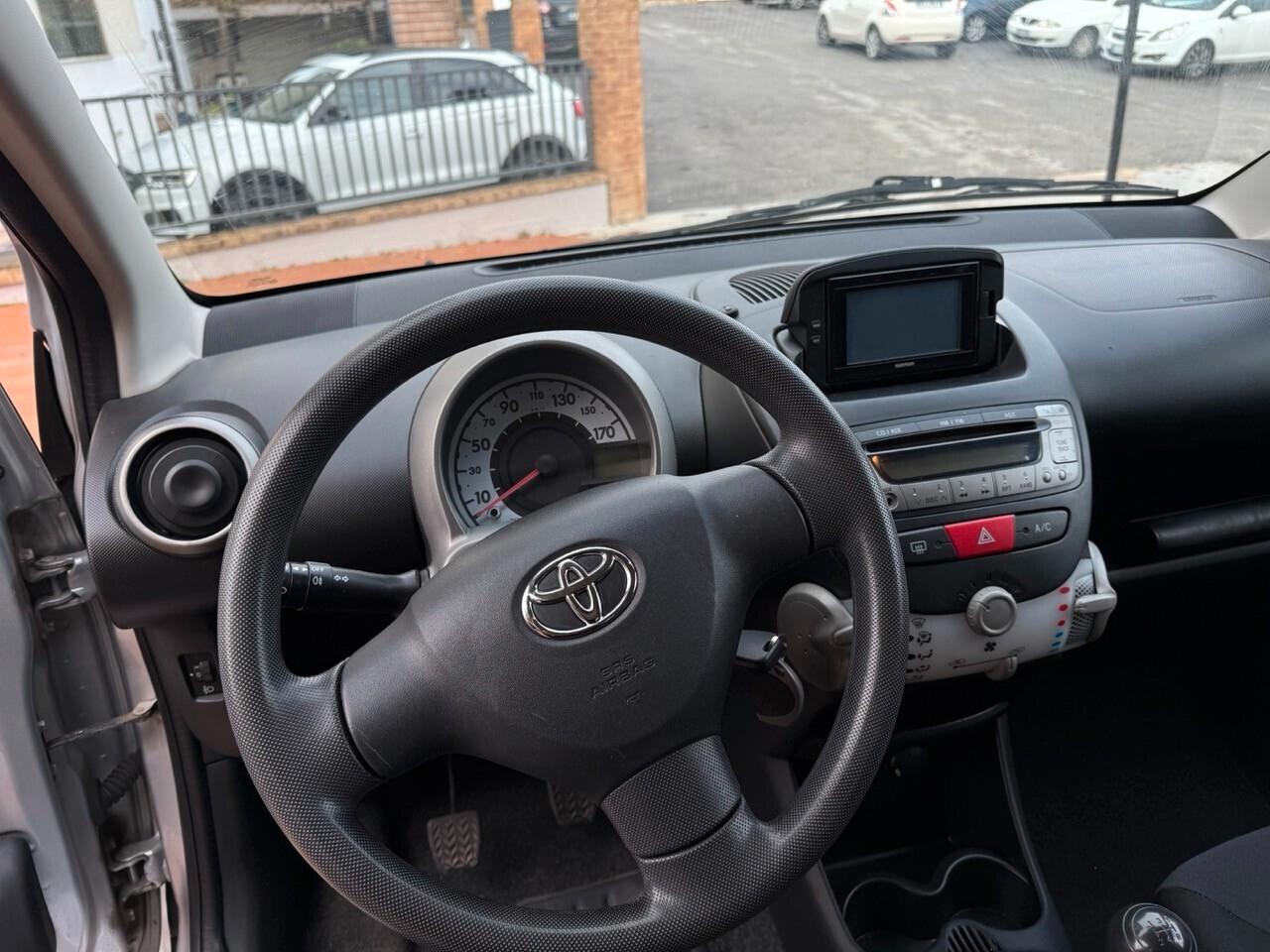 Toyota Aygo Connect da 99 euro al mese, ok neopatentati - garanzia