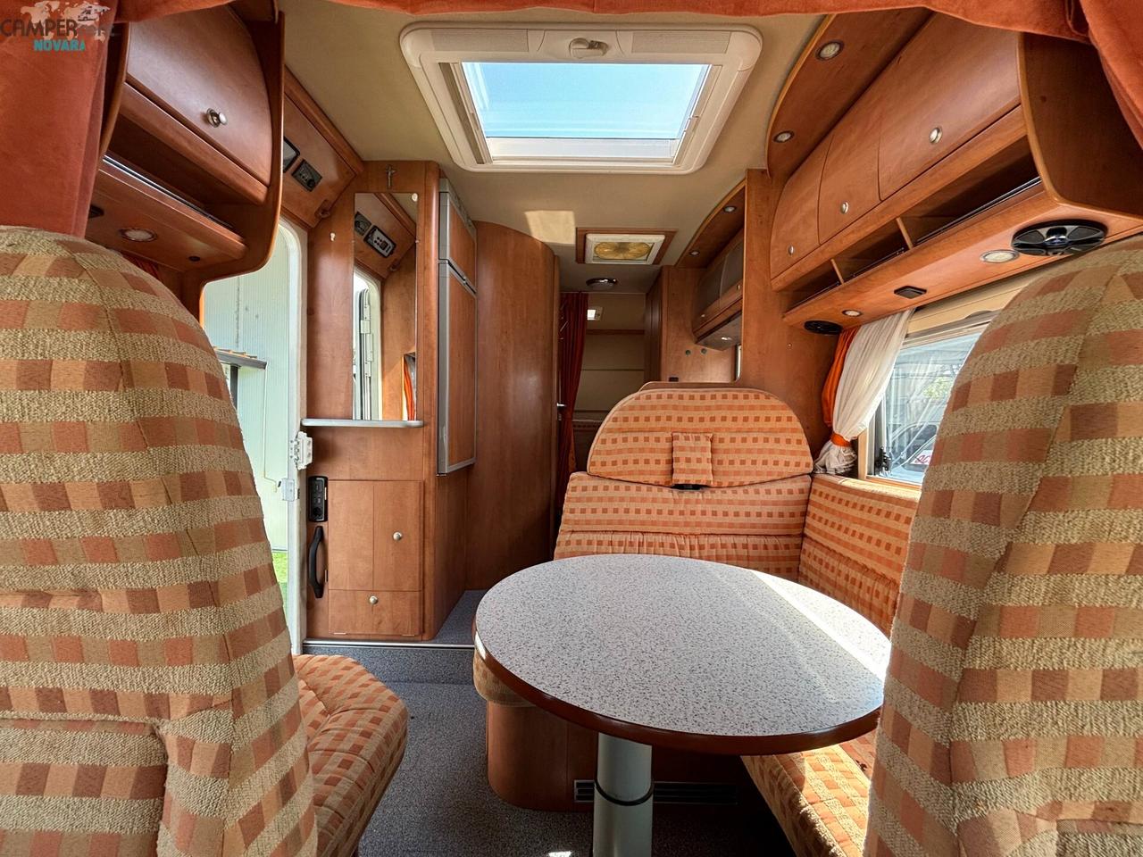 CARTHAGO CHIC I 47 - motorhome con letto matrimoniale in coda ed ampio garage
