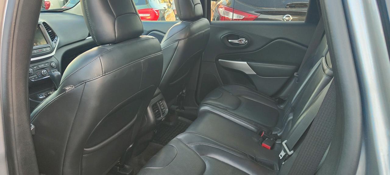 Jeep Cherokee 2.2 Mjt II 4WD Overland da vetrinaaa