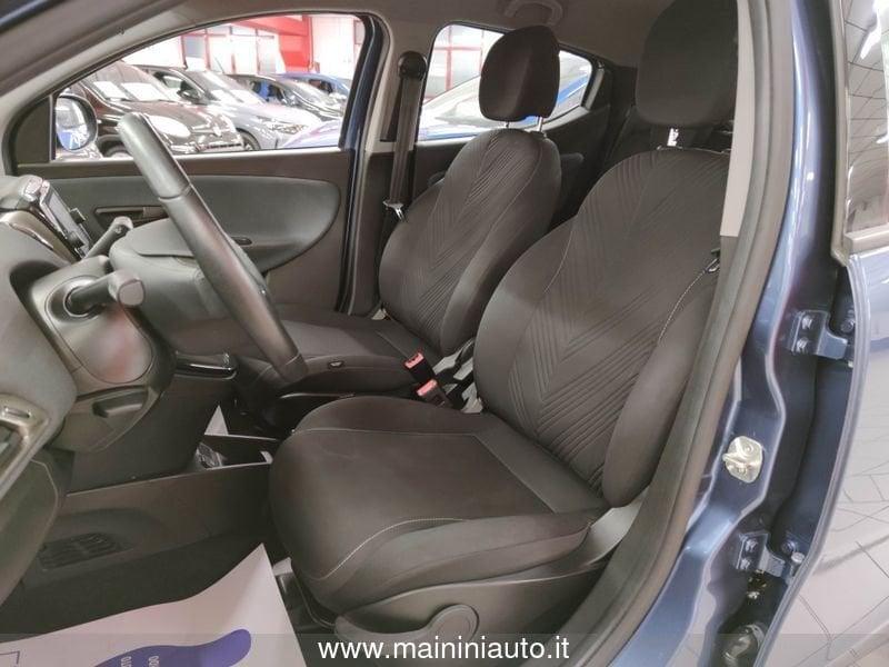 Lancia Ypsilon 1.0 70cv Hybrid 5p Gold + Car Play