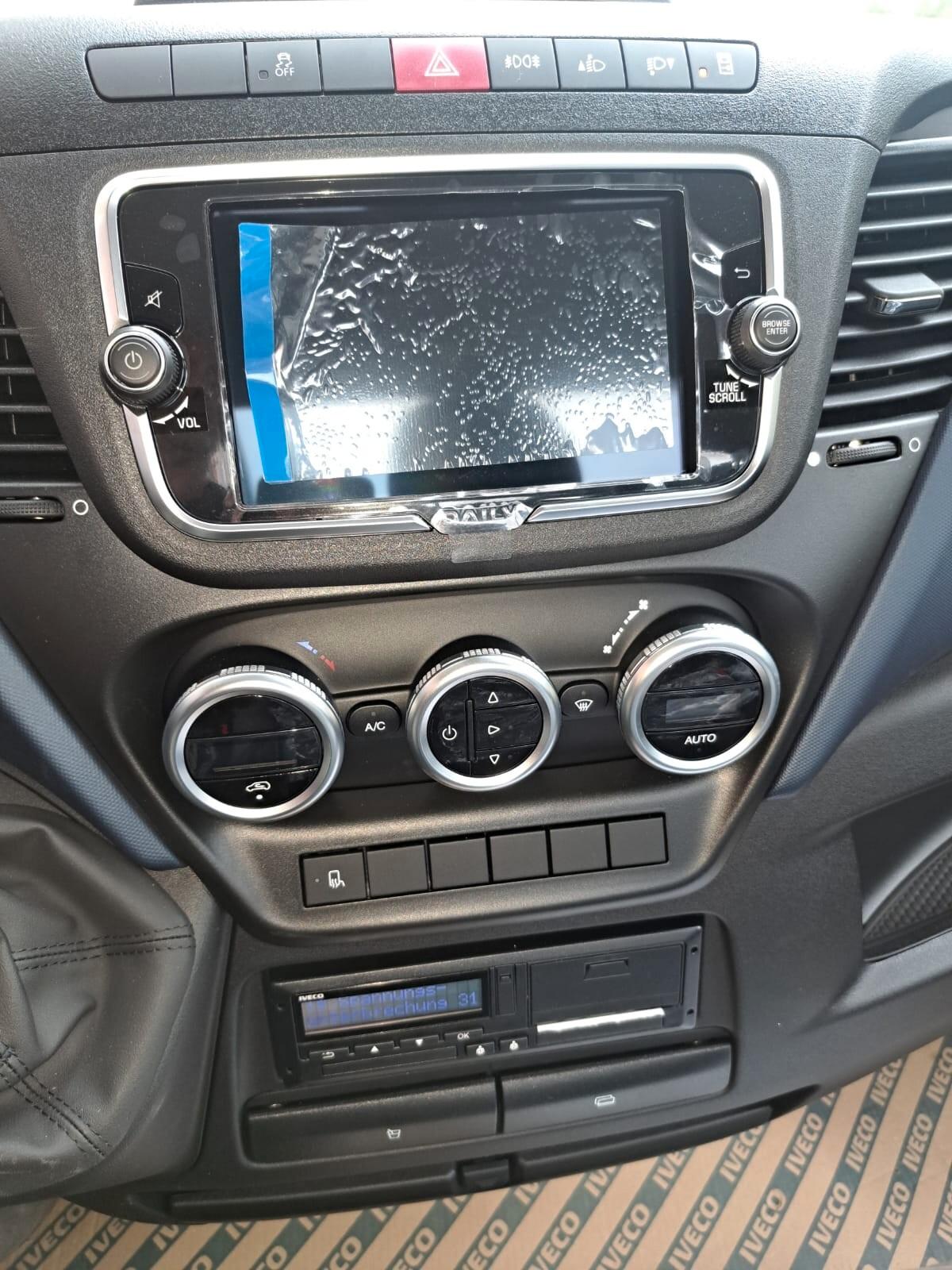 Carroattrezzi IVECO DAILY 35C18 km 0