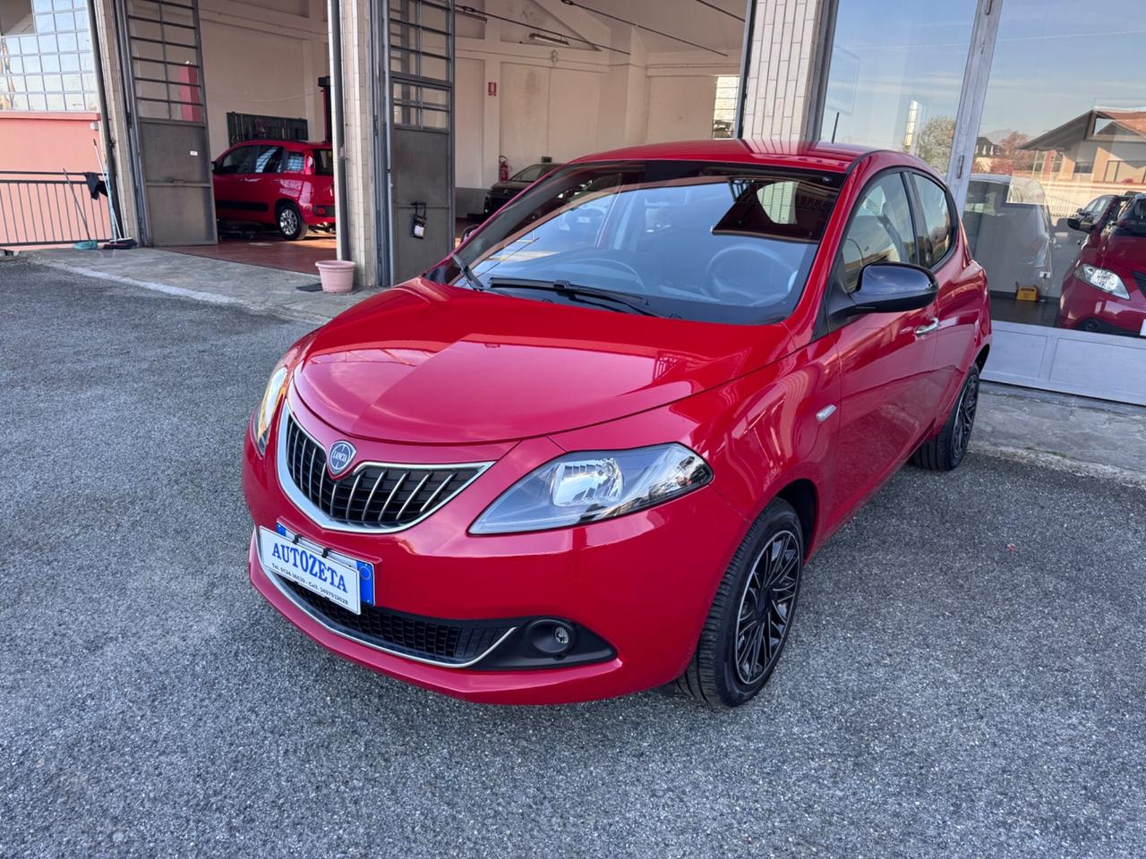 Lancia Ypsilon 1.0 hybrid Gold
