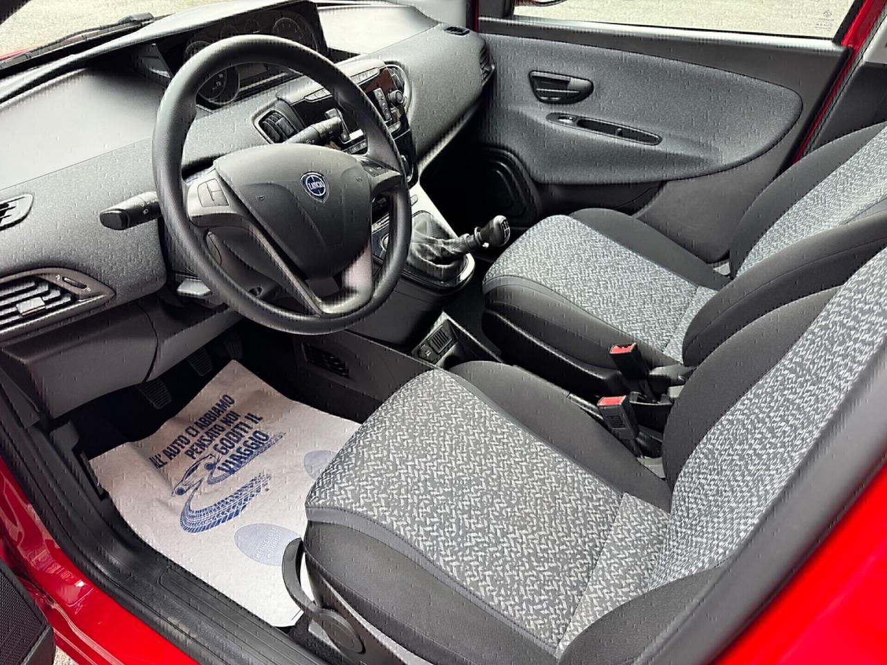 Lancia Ypsilon 1.0 Hybrid Silver