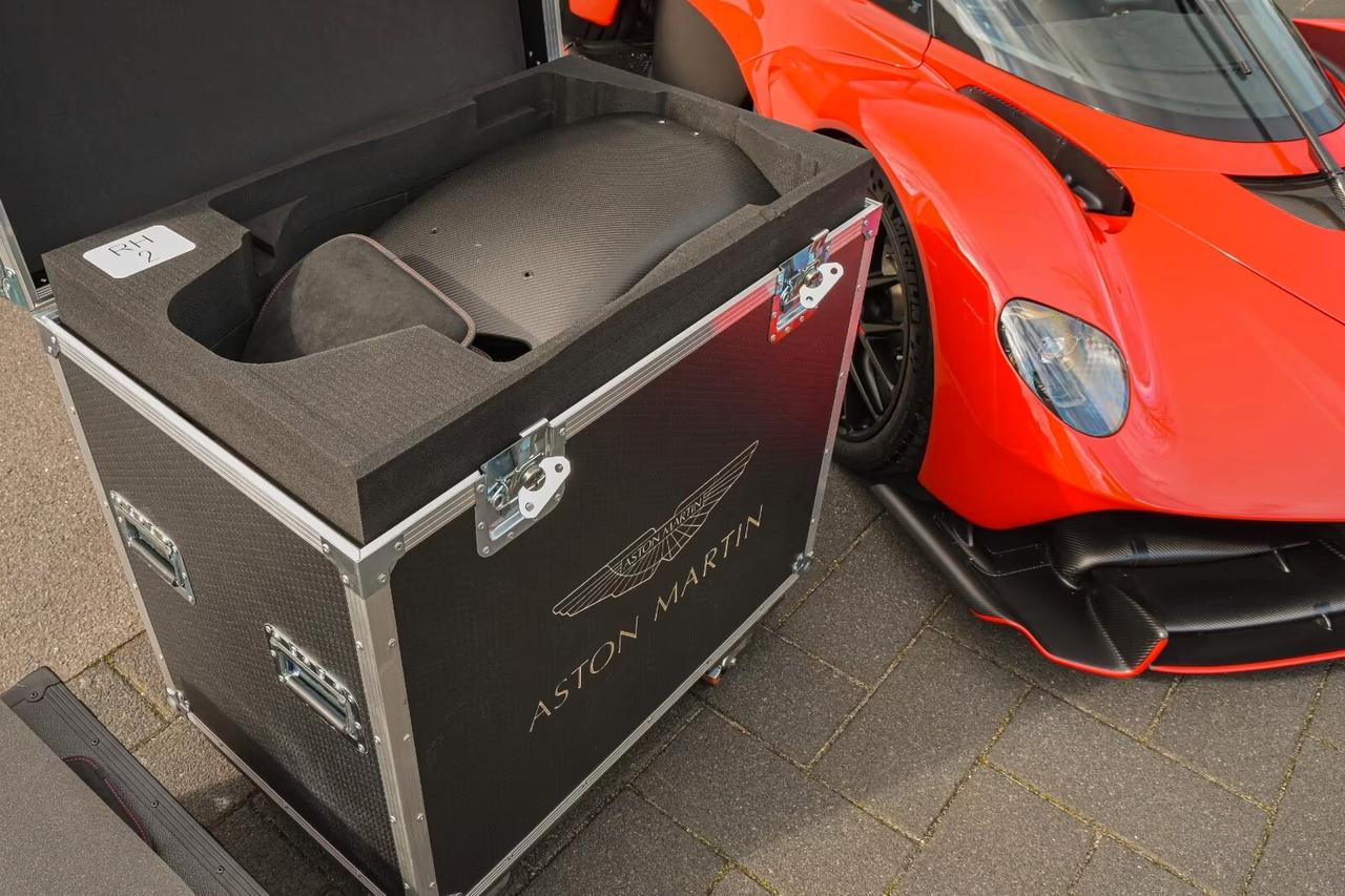 Aston Martin Valkyrie SPIDER *Q-COMMISSION*PIANO DA COLLEZIONE*