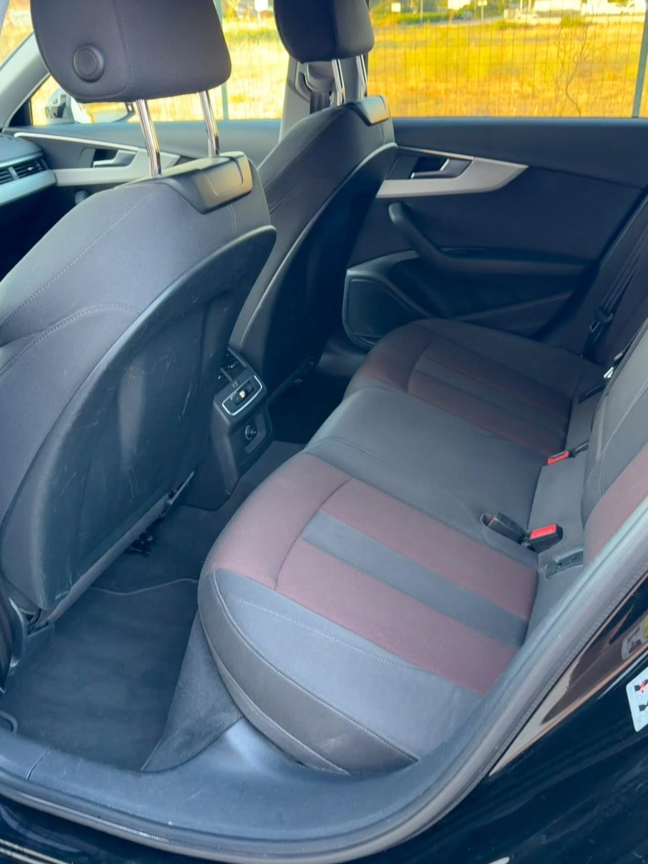 Audi A4 40 TDI S tronic Business