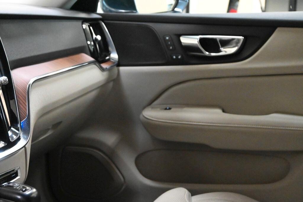 VOLVO V60 (2018-->) V60 D4 Geartronic Inscription