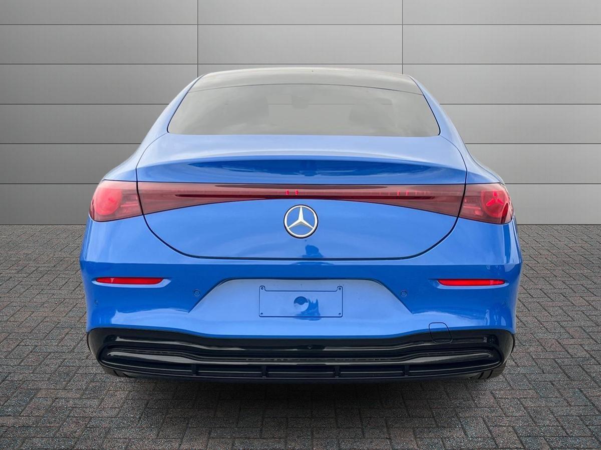 Mercedes-Benz CLA 250+ con tecnologia EQ