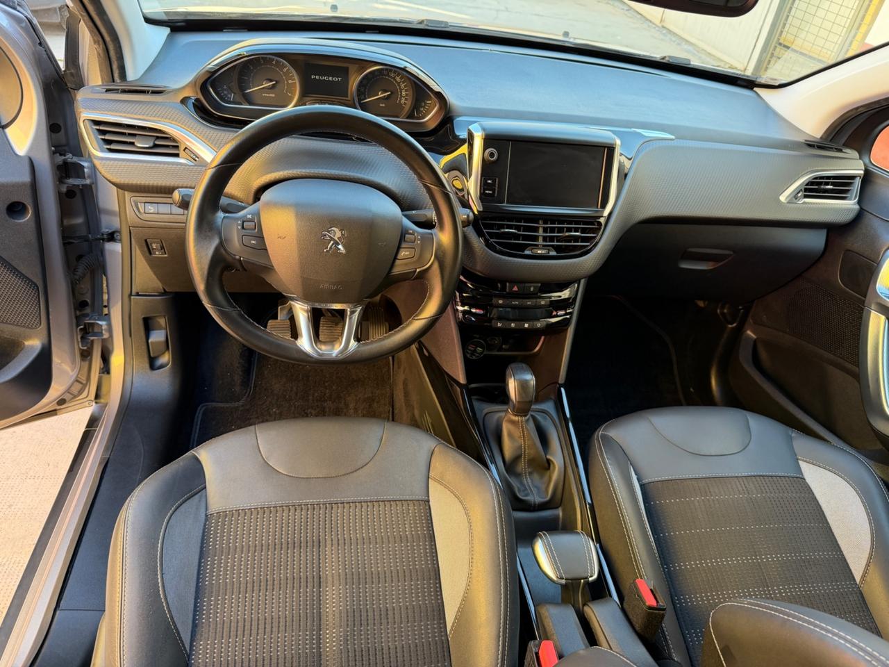 Peugeot 2008 PureTech Navigatore Pelle Xenon