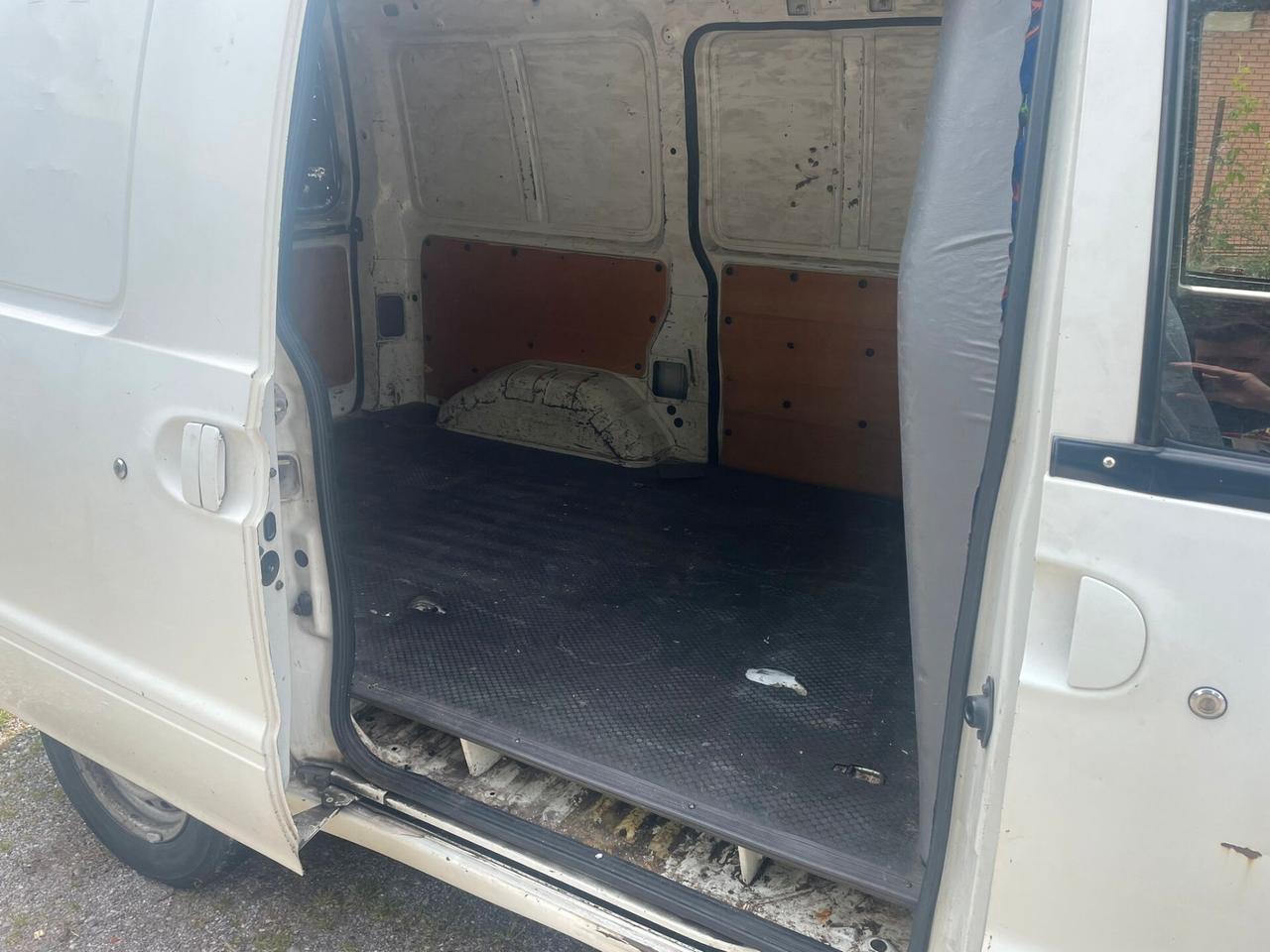 Nissan Vanette Cargo 2.3 diesel PL Furgone SE