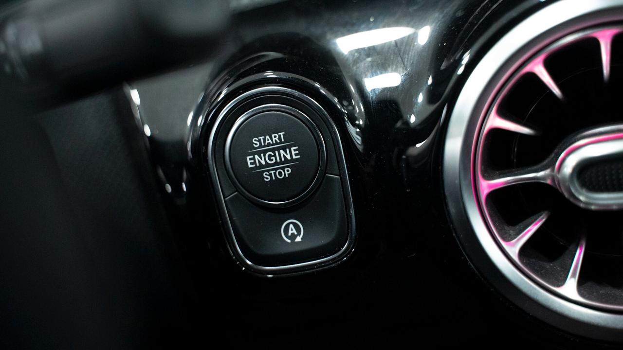 Mercedes-benz CLA 180 D COUPE PREMIUM PLUS AMG 19" PACK LUCI XENO PELLE FULL OPTIONAL