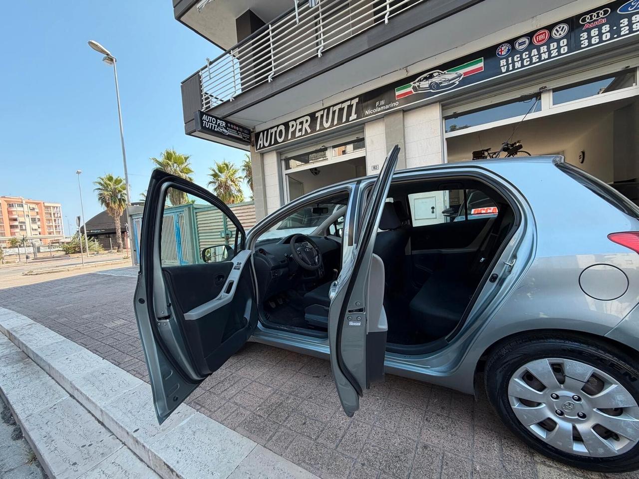 Toyota Yaris 1.0 5 porte Sol