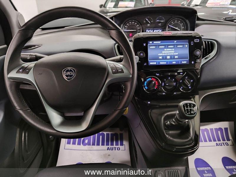 Lancia Ypsilon 1.0 70cv Hybrid 5p Platino + Car Play