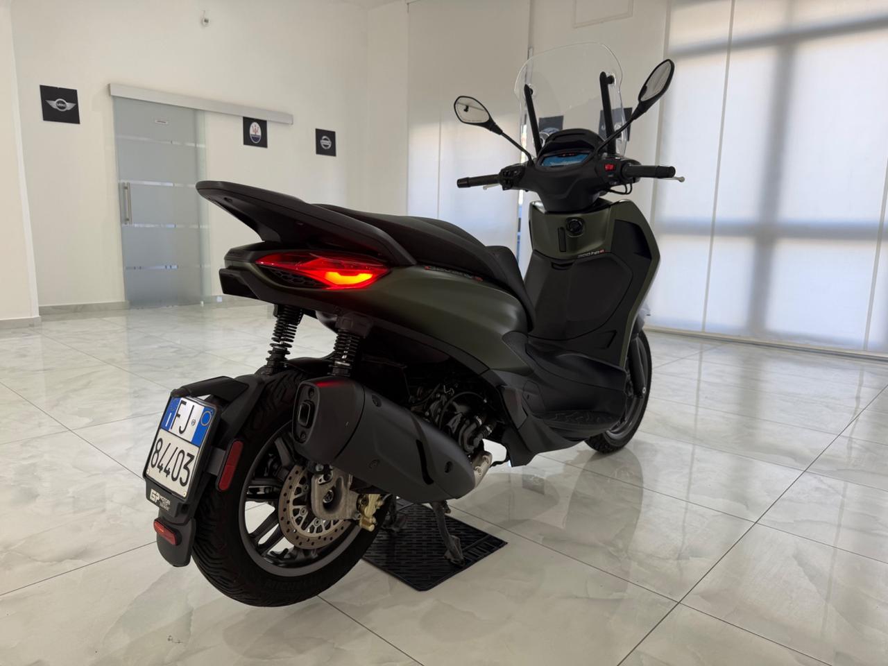 Piaggio Beverly 300 ABS - ASR DEEP BLACK