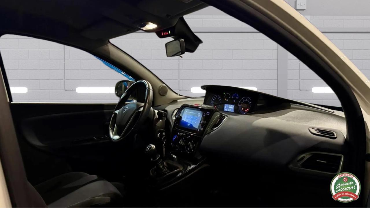 Lancia Ypsilon 1.0 Hybrid Platino