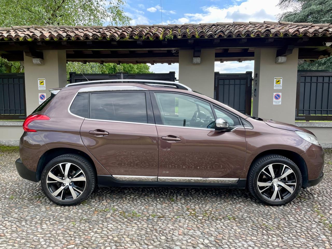 Peugeot 2008 1.6 e-HDi 115 CV *FULL OPTIONAL*