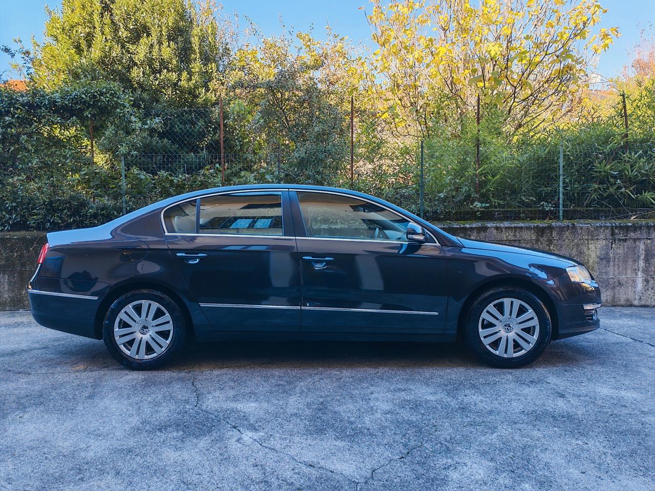 Volkswagen Passat 2.0 BENZINA 150cv / SERVICE / Unipro
