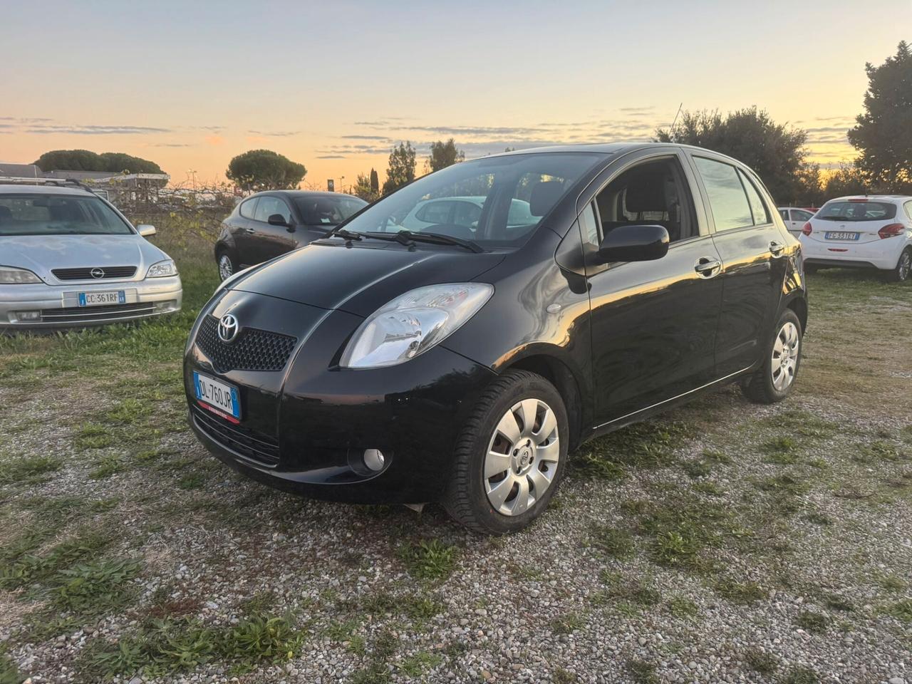Toyota Yaris 1.0 5 porte SOLAMENTE 129.000 KM