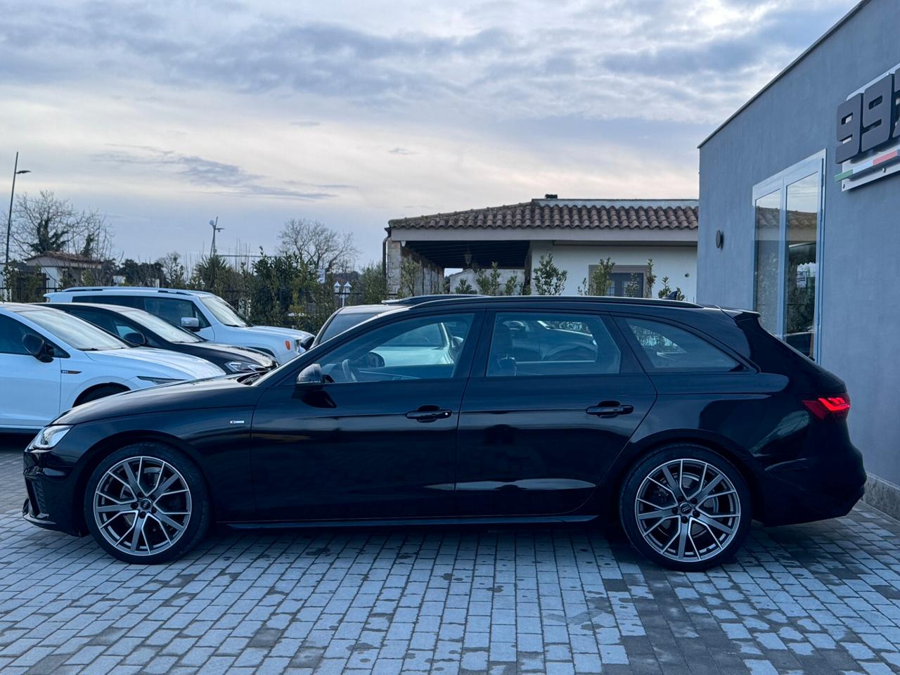 Audi A4 Avant 35 TDI/163 CV S tronic line edition UNI PRO