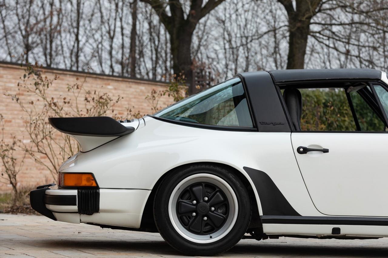 Porsche 911 CARRERA 3.2 G50 TARGA - RDS01800