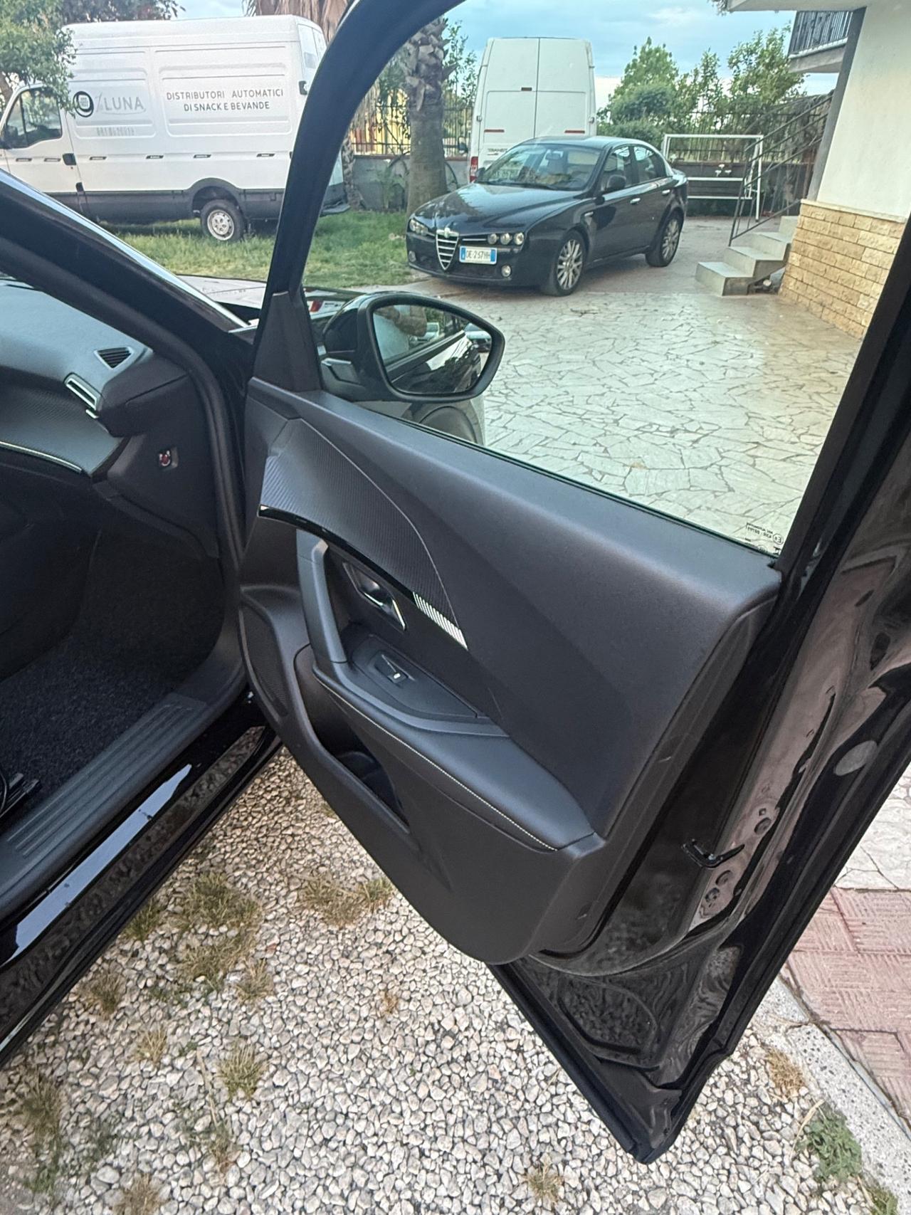 Peugeot 2008 BlueHDi 130 S&S EAT8 Allure