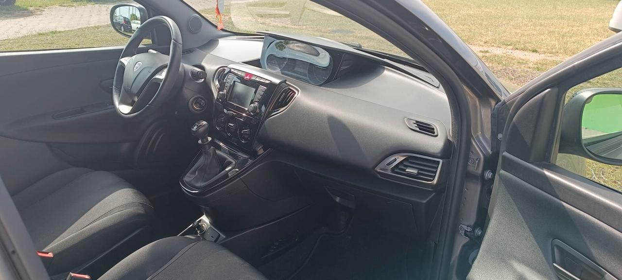 Lancia Ypsilon 1.2 69 CV 5 porte Platinum