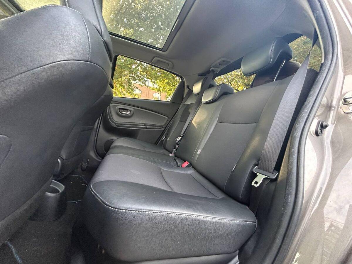 Toyota Yaris 1.5h Trend Red Edition 5p