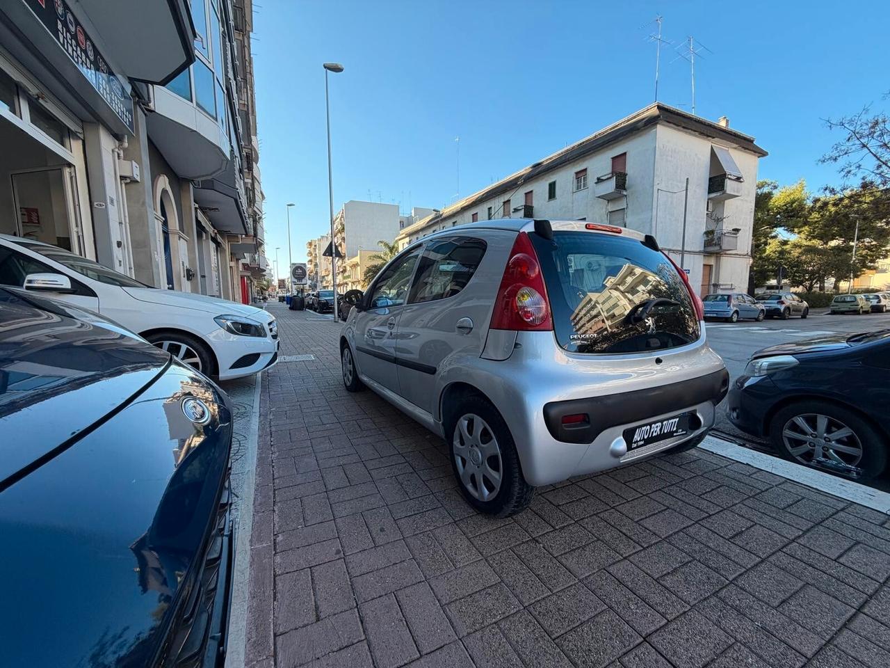 Peugeot 107 1.0 68CV 5p. CAMBIO AUTOMATICO