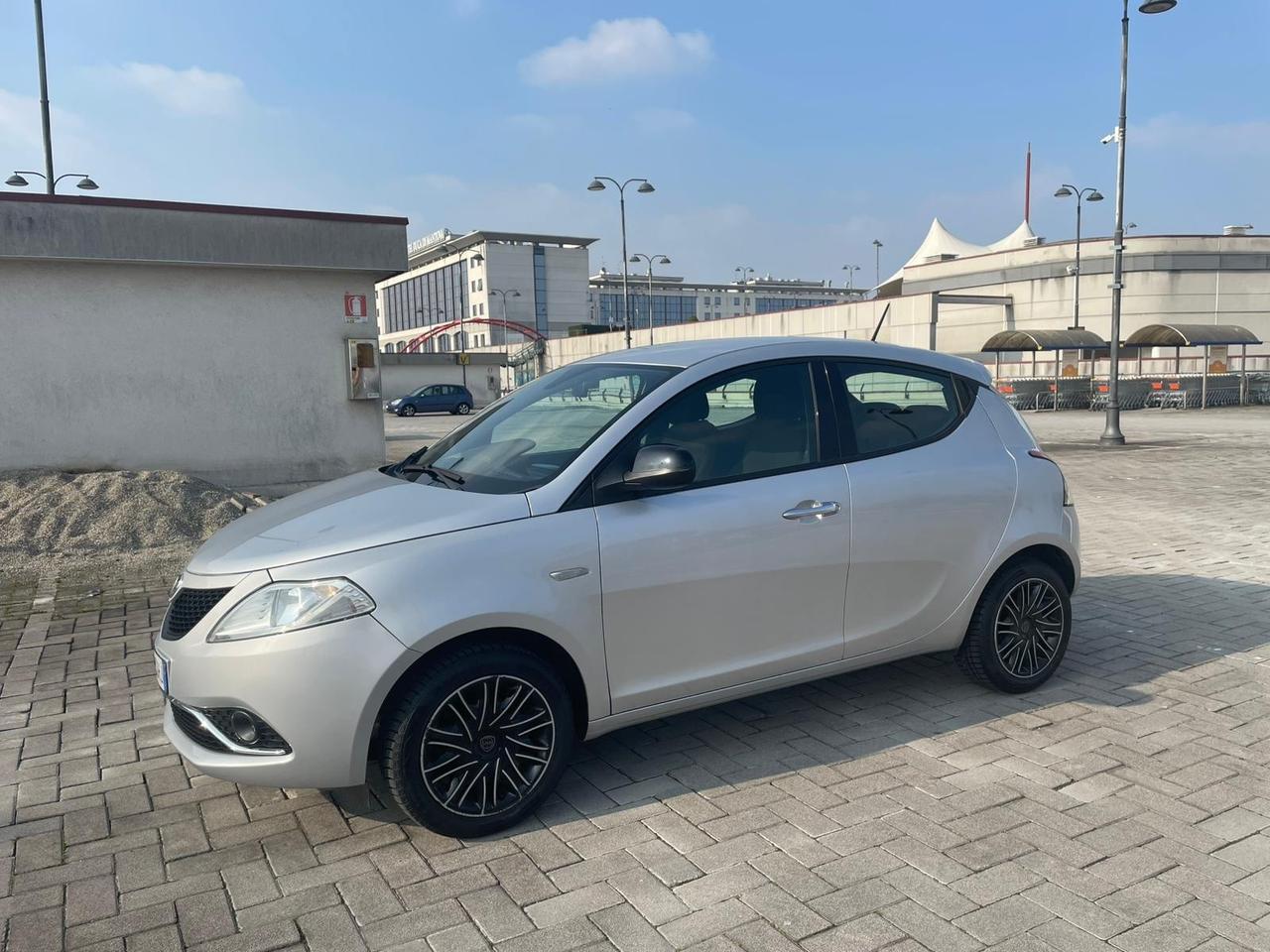 Lancia Ypsilon 1.2 69 CV UNI.PRO 12 MESI GARANZIA